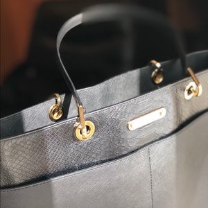 Classy Michael Kors black leather shoulder bag